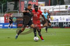 3. Liga - FC Viktoria Köln - FC Ingolstadt 04 - Justin Butler (31, FCI) Kyere Bernard (20 Köln) Angriff