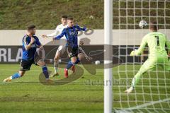 3. Liga - 1. FC Saarbrücken - FC Ingolstadt 04 - Merlin Röhl (34, FCI) scheitert an der Abwehr Torwart Batz Daniel (1 SB)