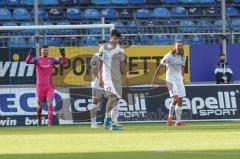 3. Liga - Waldhof Mannheim - FC Ingolstadt 04 - Tor für Mannheim, Torwart Fabijan Buntic (24, FCI) kommt nicht an den Ball, enttäuschte Gsichter, Thomas Keller (27, FCI) Björn Paulsen (4, FCI)