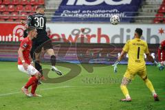 q3. Liga - Hallescher FC - FC Ingolstadt 04 - Hakentrick Stefan Kutschke (30, FCI) Tor 0:2, Eisele Kai (1 Halle) hatte keine Chance, Reddemann Sören (25 Halle)