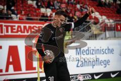 3. Liga - 1. FC Kaiserslautern - FC Ingolstadt 04 - Stefan Kutschke (30, FCI) bedankt sich