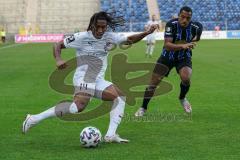 3. Liga - Waldhof Mannheim - FC Ingolstadt 04 - Kampf um den Ball Caniggia Ginola Elva (14, FCI) Donkor Anton-Leander (19 Mannheim)