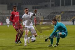 3. Liga - FC Bayern II - FC Ingolstadt 04 - Torchnace Stefan Kutschke (30, FCI) kommt zu spät, Torwart Ron-Thorben Hoffmann (1 FCB) Lawrence Jamie (40 FCB)