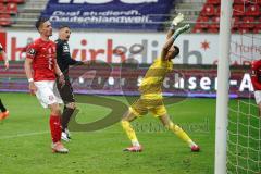 3. Liga - Hallescher FC - FC Ingolstadt 04 - Hakentrick Stefan Kutschke (30, FCI) mit dem 0:2 Tor gegen Eisele Kai (1 Halle) Jubel Reddemann Sören (25 Halle)