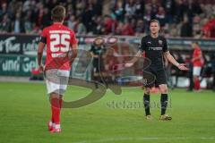 3. Liga - 1. FC Kaiserslautern - FC Ingolstadt 04 - #fc19 beschwert sich Sickinger Carlo (25 FCK)