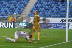 3. Liga - Waldhof Mannheim - FC Ingolstadt 04 - verpasste Chance Filip Bilbija (35, FCI) am Boden Torwart Bartels Jan-Christoph (23 Mannheim)