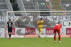 3. Liga - FC Viktoria Köln - FC Ingolstadt 04 - 2:o Torwart Fabijan Buntic (24, FCI) holt den Ball aus dem Tor, enttäuschende Gesichter, Marc Stendera (10, FCI)