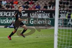 3. Liga - 1. FC Kaiserslautern - FC Ingolstadt 04 - Filip Bilbija (35, FCI) überwindet Torwart Spahic Avdo (1 FCK) und macht das 1:1 Tor Ausgleich Jubel