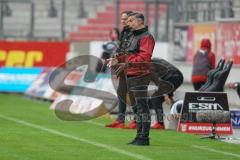 3. Liga - Hallescher FC - FC Ingolstadt 04 - Cheftrainer Tomas Oral (FCI) schreit ins Feld