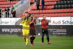 3. Liga - FC Ingolstadt 04 - SC Verl - Spiel ist aus, 2:1 Sieg, die Mannschaft bedankt sich bei den Fans, Torwart Fabijan Buntic (24, FCI) Rico Preisinger (6, FCI) Ilmari Niskanen (22, FCI)