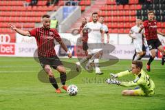 3. Liga - FC Ingolstadt 04 - SC Verl - Fatih Kaya (9, FCI) scheitert an Torwart Brüseke Robin (32 Verl)