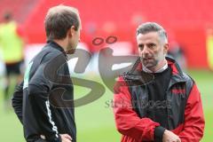 3. Fußball-Liga - Saison 2020/2021 - FC Ingolstadt 04 - SC Verl - Chef-Trainer Tomas Oral (FCI) vor dem Spiel mit dem Schiedsrichter - Foto: Meyer Jürgen