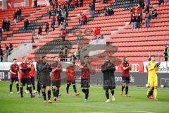 3. Liga - FC Ingolstadt 04 - SC Verl - Spiel ist aus, 2:1 Sieg, die Mannschaft bedankt sich bei den Fans, Thomas Keller (27, FCI) Torwart Fabijan Buntic (24, FCI) Björn Paulsen (4, FCI) Robin Krauße (23, FCI) Fatih Kaya (9, FCI) #Nico Antonitsch (5, FCI)