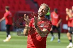 3. Fußball-Liga - Saison 2020/2021 - FC Ingolstadt 04 -  KFC Uerdingen - Die Spieler betreten das Spielfeld zum warm machen - Beister Maximilian (#10,FCI) - Foto: Meyer Jürgen