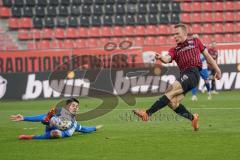 3. Liga - FC Ingolstadt 04 - 1. FC Magdeburg - Abschluß, Ilmari Niskanen (22, FCI) wird von Perthel Timo (29 Magdeburg) gestört