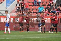 3. Liga - FC Ingolstadt 04 - KFC Uerdingen 05 - Spiel ist aus, erster Heimsieg der Saison 2:1, die Spieler gratulieren sich Dominik Franke (3 FCI) Robin Krauße (23, FCI) Patrick Sussek (37, FCI) Filip Bilbija (35, FCI) Justin Butler (31, FCI)