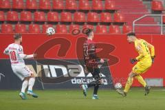 3. Liga - FC Ingolstadt 04 - VfB Lübeck - Torwart Fabijan Buntic (24, FCI) köpft den Ball weg, Thomas Keller (27, FCI) Deichmann Yannick (10 Lübeck)