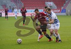 3. Liga - FC Ingolstadt 04 - MSV Duisburg - Darius Ghindovean (8 MSV) Robin Krauße (23, FCI) Vincent Gembalies (26 MSV) Zweikampf