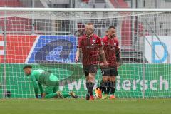 3. Fußball-Liga - Saison 2020/2021 - FC Ingolstadt 04 - SpVgg Unterhaching - Torwart Fabijan Buntic (#24,FCI)  - IImari Niskanen (#22,FCI) - Fatih Kaya (#9,FCI)  enttäuschte Gesichter nach der Führung durch Niclas Stierlin (#26 Unterhaching) - Foto: Meyer