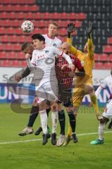 3. Liga - FC Ingolstadt 04 - VfB Lübeck - Ecke Kopfball Mende Sven (8 Lübeck) Stefan Kutschke (30, FCI) Nico Antonitsch (5, FCI) Torwart Raeder Lukas (32 Lübeck)