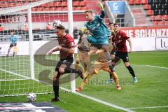 3. Liga - FC Ingolstadt 04 - Dynamo Dresden - Torwart Kevin Broll (1 Dresden)  wehrt den Ball von Tobias Schröck (21, FCI) Torchance verpasst