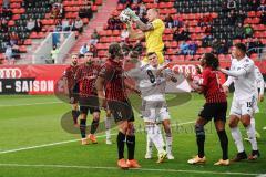 3. Liga - FC Ingolstadt 04 - SpVgg Unterhaching - Torwart Mantl Nico (1 SpVgg) hält vor Björn Paulsen (4, FCI) Caniggia Ginola Elva (14, FCI) Fatih Kaya (9, FCI)