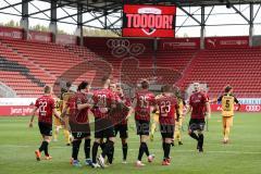 3. Liga - FC Ingolstadt 04 - Dynamo Dresden - Elfmeter Tor Stefan Kutschke (30, FCI) gegen Torwart Kevin Broll (1 Dresden) Jubel, Robin Krauße (23, FCI) Filip Bilbija (35, FCI) Thomas Keller (27, FCI) Marcel Gaus (19, FCI) Michael Heinloth (17, FCI)