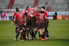 3. Liga - FC Ingolstadt 04 - SV Wiesbaden - Elfmeter Stefan Kutschke (30, FCI) verschossen, Nachschuß Marcel Gaus (19, FCI) mit dem 2:0 Tor, Jubel, Fatih Kaya (9, FCI) Thomas Keller (27, FCI) Nico Antonitsch (5, FCI) Dominik Franke (3 FCI) Björn Paulsen (