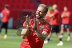 3. Fußball-Liga - Saison 2020/2021 - FC Ingolstadt 04 -  KFC Uerdingen - Die Spieler betreten das Spielfeld zum warm machen - Beister Maximilian (#10,FCI) - Foto: Meyer Jürgen