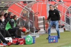 3. Liga - FC Ingolstadt 04 - SC Verl - Cheftrainer Tomas Oral (FCI) regt sich auf Richtung Direktor Sport Michael Henke (FCI)