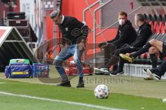 3. Liga - FC Ingolstadt 04 - Dynamo Dresden - Cheftrainer Tomas Oral (FCI) rastet aus, Schimpfen Wut