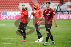 3. Liga - FC Ingolstadt 04 - SC Verl - Spiel ist aus, 2:1 Sieg, die Mannschaft bedankt sich bei den Fans, Marc Stendera (10, FCI) Patrick Sussek (37, FCI) Thomas Keller (27, FCI)