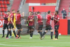 3. Fußball-Liga - Saison 2020/2021 - FC Ingolstadt 04 - SC Verl - Die Spieler klatschen sich vor dem Spiel ab - Foto: Meyer Jürgen