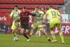 3. Liga - FC Ingolstadt 04 - SV Wiesbaden - Filip Bilbija (35, FCI) gegen Walbrecht Tim (16 SVW) Medic Jakov (13 SVW)