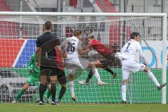 3. Fußball-Liga - Saison 2020/2021 - FC Ingolstadt 04 - SpVgg Unterhaching - Gordon Büch (#18,FCI) - Niclas Stierlin (#26 Unterhaching) - #Foto: Meyer Jürgen