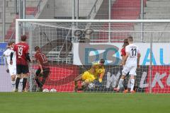 3. Fußball-Liga - Saison 2020/2021 - FC Ingolstadt 04 - SC Verl - Torwart Fabijan Buntic (#24,FCI)  hält den Ball sicher - Foto: Meyer Jürgen