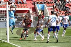 3. Liga - FC Ingolstadt 04 - KFC Uerdingen 05 - Königshofer Lukas (1 KFC) fängt vor Björn Paulsen (4, FCI) Stefan Kutschke (30, FCI)