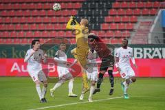 3. Liga - FC Ingolstadt 04 - VfB Lübeck - Torwart Raeder Lukas (32 Lübeck) boxt Ball vor Nico Antonitsch (5, FCI) weg