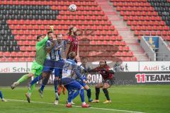 3. Liga - FC Ingolstadt 04 - 1. FC Magdeburg - Torwart Behrens Morten (1 Magdeburg) boxt Ball vor Björn Paulsen (4, FCI) we, Bittroff Alexander (24 Magdeburg) Jacobsen Thore (22 Magdeburg)