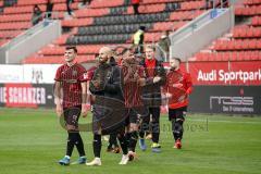 3. Liga - FC Ingolstadt 04 - SC Verl - Spiel ist aus, 2:1 Sieg, die Mannschaft bedankt sich bei den Fans, Thomas Keller (27, FCI) Nico Antonitsch (5, FCI) Fatih Kaya (9, FCI) Marc Stendera (10, FCI) Torwart Robert Jendrusch (1, FCI)