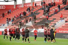 3. Liga - FC Ingolstadt 04 - SC Verl - Spiel ist aus, 2:1 Sieg, die Mannschaft bedankt sich bei den Fans