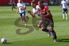 3. Fußball-Liga - Saison 2020/2021 - FC Ingolstadt 04 -  KFC Uerdingen - Justin Butler (#31,FCI) - Gino Fechner (#16 Uerdingen) - Foto: Meyer Jürgen