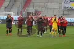 3. Fußball-Liga - Saison 2020/2021 - FC Ingolstadt 04 - SC Verl - Die Spieler bedanken sich bei den Fans - Foto: Meyer Jürgen