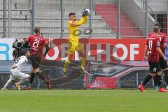 3. Fußball-Liga - Saison 2020/2021 - FC Ingolstadt 04 - SC Verl - Torwart Fabijan Buntic (#24,FCI)  hält den Ball sicher - Foto: Meyer Jürgen