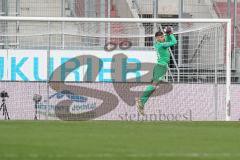 3. Liga - FC Ingolstadt 04 - Dynamo Dresden - Torwart Fabijan Buntic (24, FCI) sicher