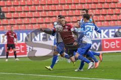 3. Liga - FC Ingolstadt 04 - 1. FC Magdeburg - kommt nicht durch die Abwehr Stefan Kutschke (30, FCI) Bittroff Alexander (24 Magdeburg) Gjasula Jurgen (10 Magdeburg)