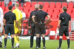 3. Fußball-Liga - Saison 2020/2021 - FC Ingolstadt 04 - SpVgg Unterhaching - Sportdirektor Michael Henke (FCI) reklamiert beim Schiedsrichter -  Foto: Meyer Jürgen