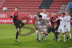 3. Liga - FC Ingolstadt 04 - VfB Lübeck - Ecke Stefan Kutschke (30, FCI) komt nicht an den Ball, Mende Sven (8 Lübeck) Nico Antonitsch (5, FCI)