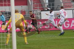 3. Liga - FC Ingolstadt 04 - VfB Lübeck - Ilmari Niskanen (22, FCI) Okungbowa Osarenren (20 Lübeck) Thiel Marvin (13 Lübeck) Torwart Raeder Lukas (32 Lübeck)