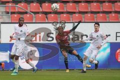 3. Liga - FC Ingolstadt 04 - VfB Lübeck - Caniggia Ginola Elva (14, FCI) Mende Sven (8 Lübeck) links Okungbowa Osarenren (20 Lübeck)